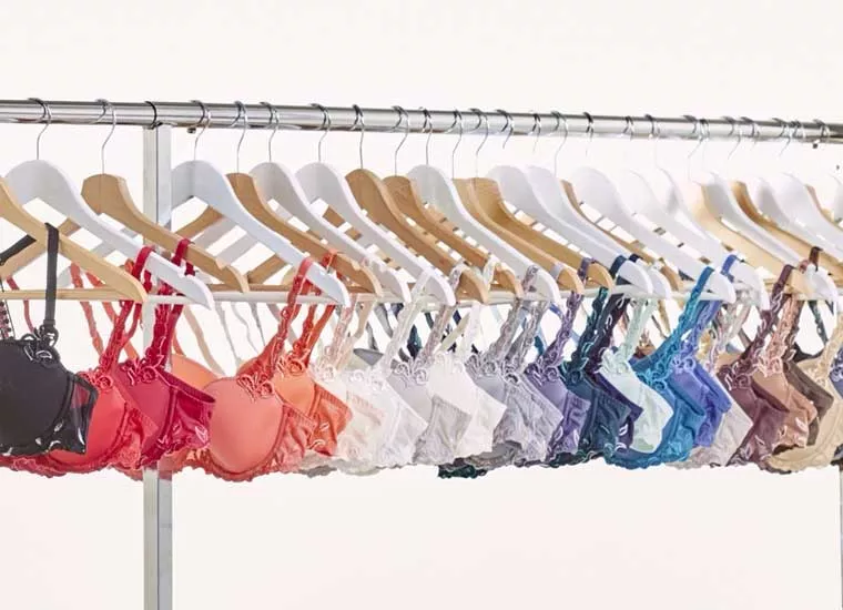 What is the desirable number of Bras that a woman should own?