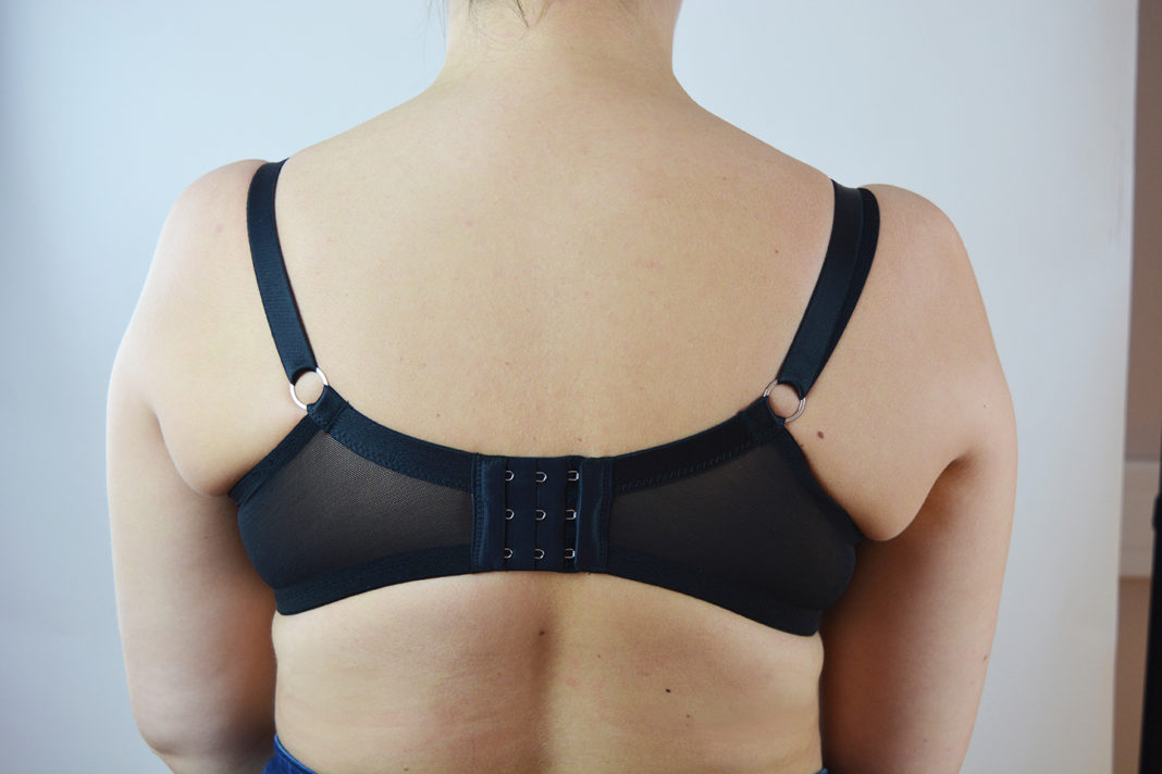 3 Signs You’re Wearing The Wrong Bra Size!!