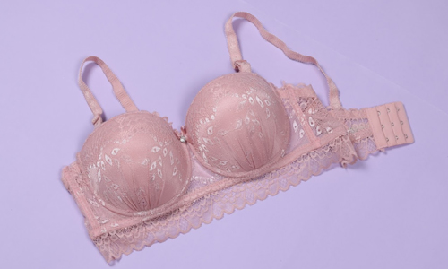 Front-Closure Bras vs. Back-Closure Bras, Pros & Cons