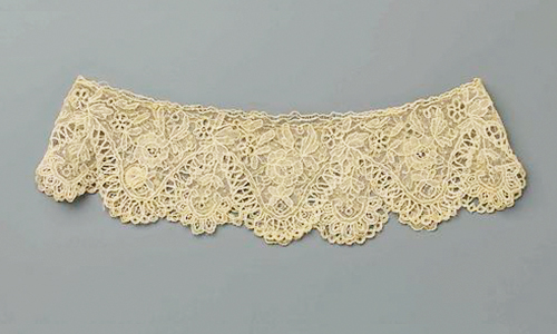 10 Amazing Scalloped Lace Bras for Everyone