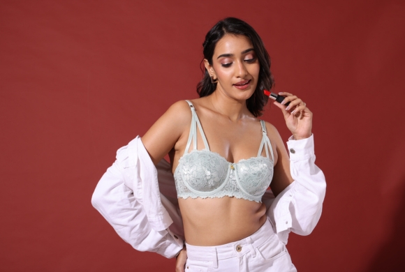 Why Does Your Bra Underwire Keep Poking Out? – Reasons To Know