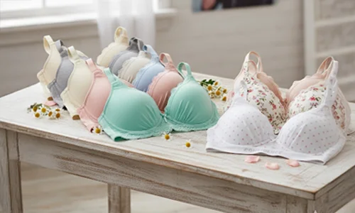 Non-wired,lightly padded and unpadded bras for Teenagers